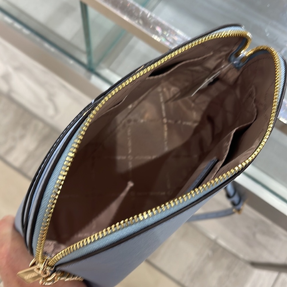 MICHAEL KORS
Jet Set Travel Medium Dome Crossbody Bag
Pale Blue 
NWT - Picture 11 of 16